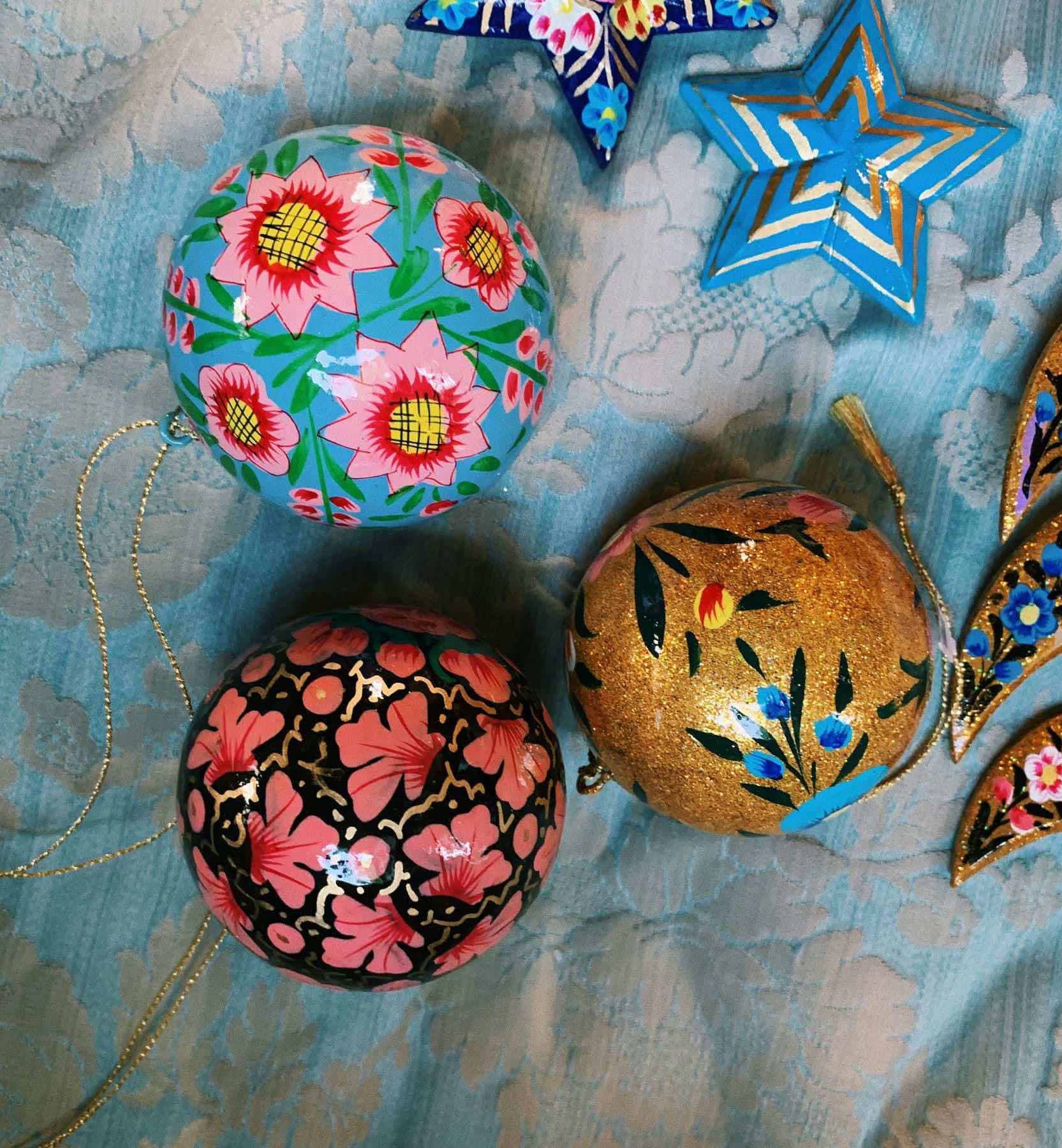 Anna___Nina_-_hand_painted_balls_-_new_in_2_